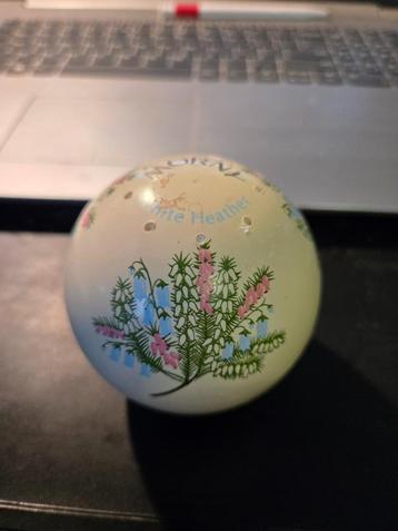  Morny "White Heather" talkpoederstrooier.  beschikbaar voor biedingen