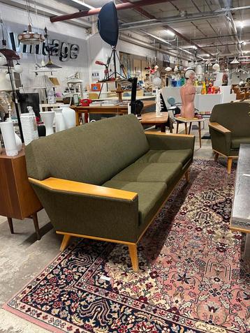 Deens bankstel, driezitter en fauteuil. Vintage groene bank beschikbaar voor biedingen