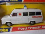 1978 Dinky Toys 274 FORD TRANSI AMBULANCE + BRANCARD + DOOS!, Nieuw, Dinky Toys, Ophalen of Verzenden, Bus of Vrachtwagen