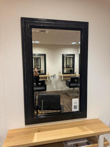 8 Zwarte Spiegels - Ooit Wit, Nu Gespoten