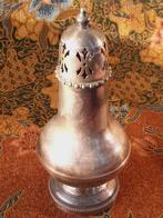 Mooie antieke silverplate strooier uit Engeland 16,2 cm.