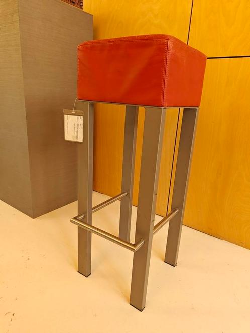 Barkruk van landskampioen PSV businesslounge, Huis en Inrichting, Barkrukken, Zo goed als nieuw, 60 tot 90 cm, Leer, Metaal, 1 kruk