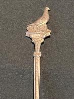 Mooi bewerkt en verzilverd lepeltje met een duif, Ophalen of Verzenden