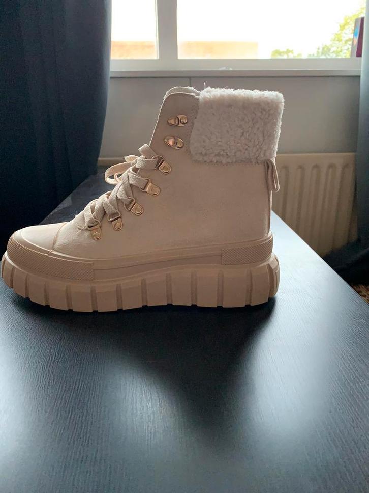 Heerlijk warme teddy gevoerde schoen beige, Kleding | Dames, Schoenen, Nieuw, Overige typen, Beige, Ophalen of Verzenden