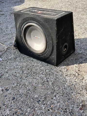 Subwoofer calibar 1200 watt met versterker beschikbaar voor biedingen