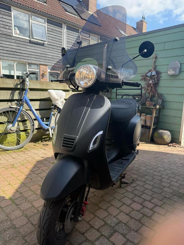 DJJD Cashmere scooter KM: 2038!, Fietsen en Brommers, Snorfietsen en Snorscooters, Gebruikt, Overige merken, Benzine, Ophalen