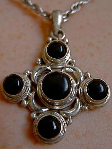 Zilveren 925 zilver kettinghanger mooi bewerkt 5 onyx stenen beschikbaar voor biedingen