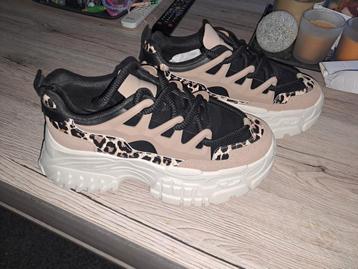 Nieuwe sneakers maat 39 beschikbaar voor biedingen