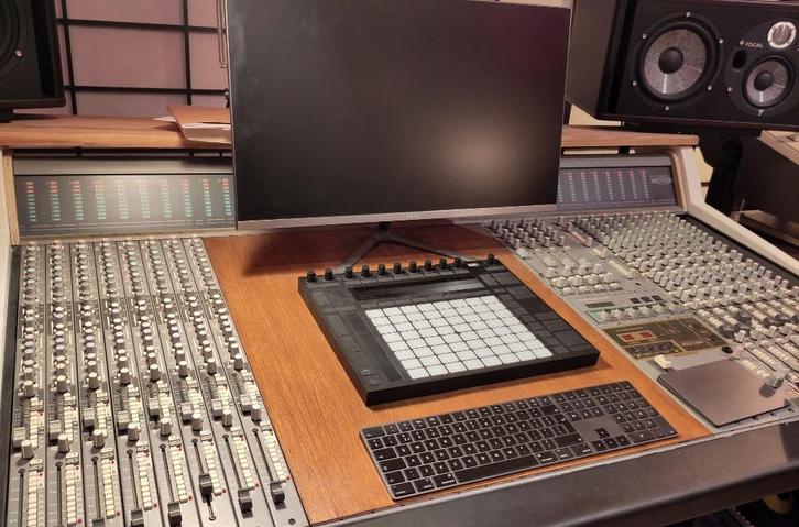 Soundtracs Solitaire 32 kanaals mengtafel, Muziek en Instrumenten, Mengpanelen, Gebruikt, 20 kanalen of meer, Ophalen