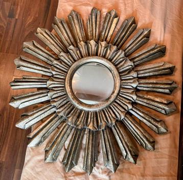 Wand decoratie met spiegel, mat goud beschikbaar voor biedingen