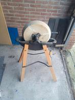 Oude Slijpmachine met Stenen Wiel, Ophalen