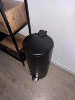 Zwarte prullenbak met pedaal, Huis en Inrichting, Woonaccessoires | Prullenbakken, Ophalen, Gebruikt, Met pedaal, 50 tot 75 cm