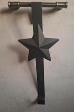 Mat zwarte metalen deurhanger voor een krans met een ster, Ophalen of Verzenden, Zo goed als nieuw