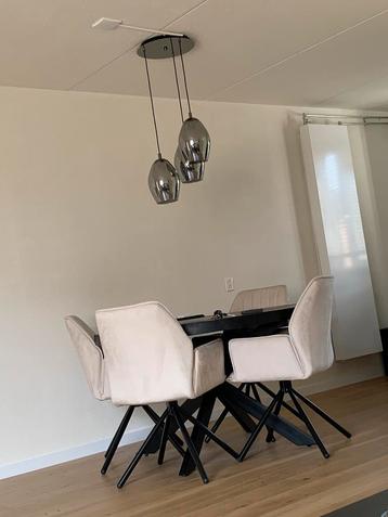 Mango houten eettafel 130 met 5 stoelen beschikbaar voor biedingen