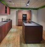 Zeer luxe ruime showroomkeuken met kastenwand, eiland, BORA, Huis en Inrichting, Keuken | Complete keukens, Ophalen, Overige typen