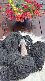 Alpaca wol donkergrijs handgesponnen 635g, Ophalen of Verzenden, Nieuw, Breien of Haken, Wol of Garen