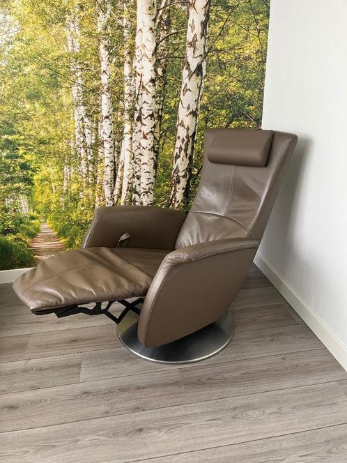 Nette Prominent Relaxfauteuil Taupe Leer Draaibaar S/M, Huis en Inrichting, Fauteuils, Zo goed als nieuw, Leer, 50 tot 75 cm, Minder dan 75 cm