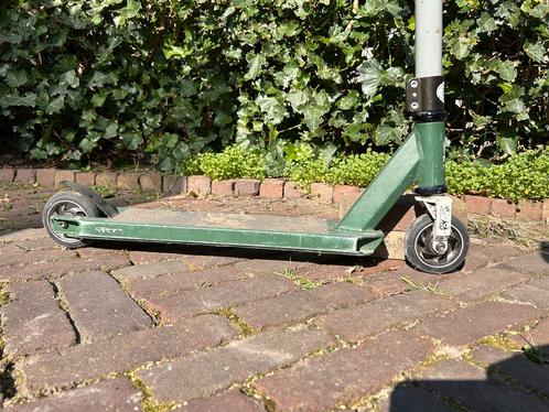 Stuntstep inclusief helm (S) gekocht bij RSIO in Rotterdam, Fietsen en Brommers, Steps, Gebruikt, Overige typen, Ophalen