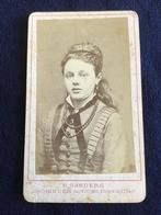 CDV, Jongedame, B. Sanders, Groningen, + naam datum, Ophalen of Verzenden, Voor 1940, Gebruikt, Foto