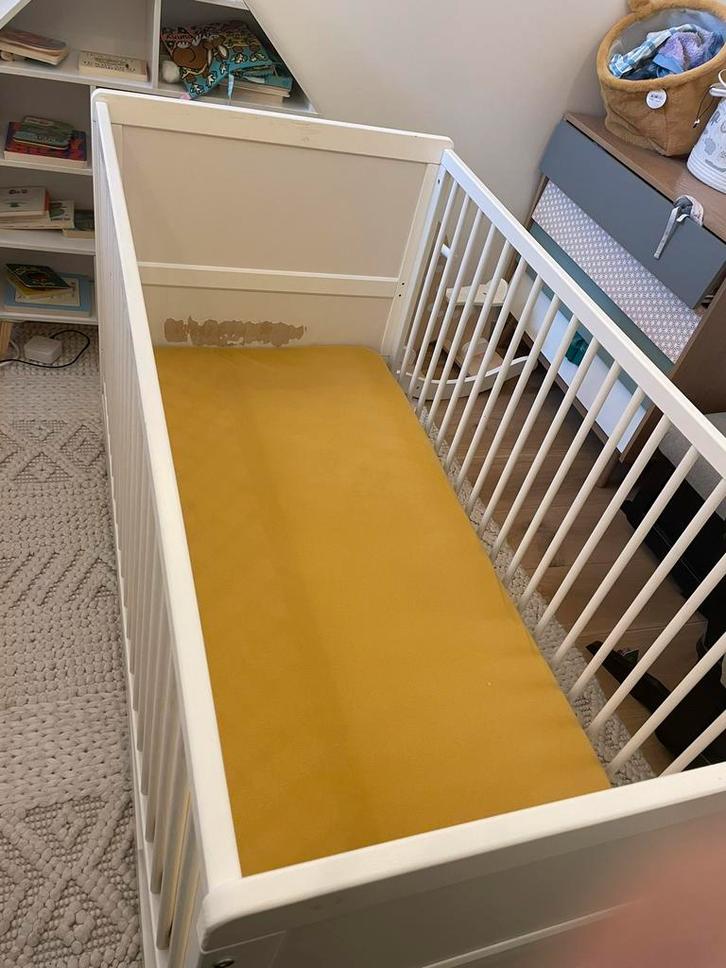 Gratis Wieg- crib (convertable to toddler bed), Kinderen en Baby's, Kinderkamer | Bedden, Zo goed als nieuw, 140 tot 160 cm, 70 tot 85 cm