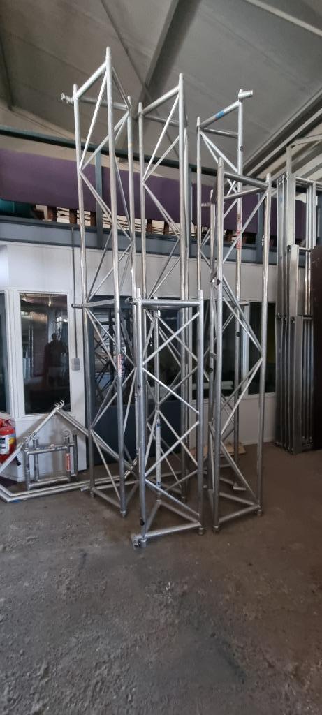 Artilan triangel/loopbrug, Zakelijke goederen, Machines en Bouw | Liften, Steigers en Ladders, Ophalen