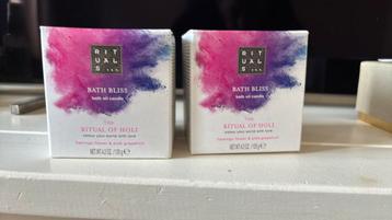 Rituals of Holi bath oil candle beschikbaar voor biedingen