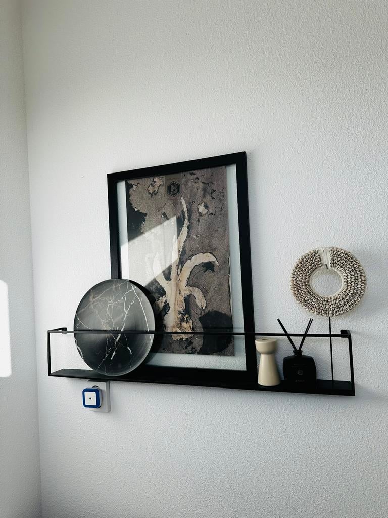 Woood wandplankje metaal zwart, Ophalen, Zo goed als nieuw