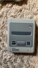 Mini snes met  2 controllers, Spelcomputers en Games, Spelcomputers | Nintendo Super NES, Ophalen, Gebruikt, Met 2 controllers