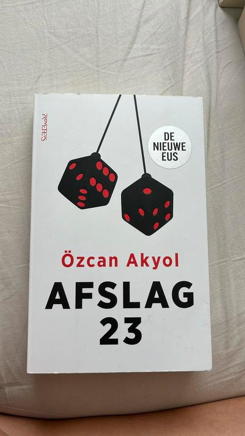 Özcan Akyol - Afslag 23, Boeken, Literatuur, Zo goed als nieuw, Nederland, Ophalen of Verzenden