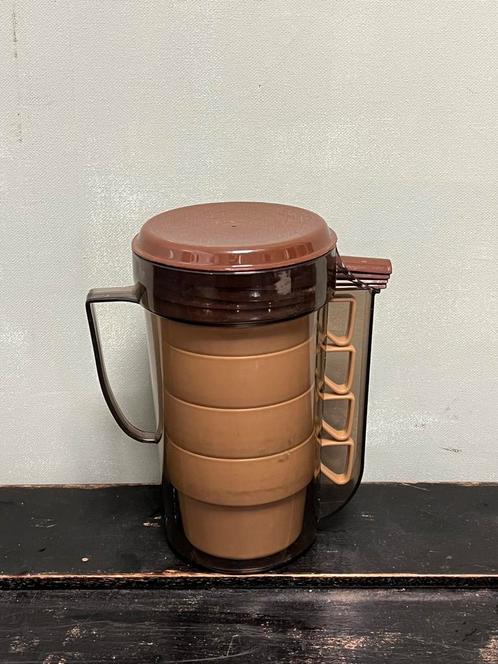 Vintage kampeerservies schenkkan kopjes bruin beige 1970, Huis en Inrichting, Keuken | Servies, Gebruikt, Ophalen of Verzenden