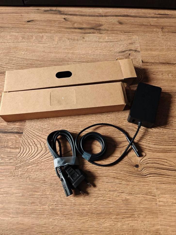 Officiële Microsoft Surface Oplader - Nieuw in doos!, Computers en Software, Laptop-opladers, Nieuw, Ophalen of Verzenden