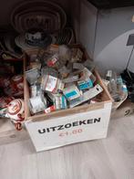 Bak met schroefjes, boutjes, etc. - €1/stuk of bod, Gebruikt, Unknown, Schroeven, Unknown