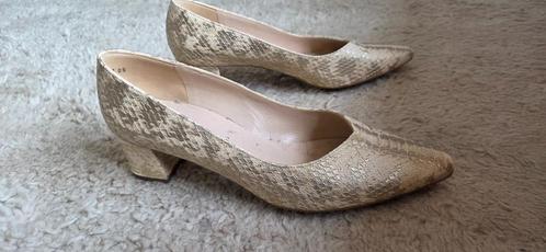 Pump Peter Kaiser creme 'goud'kleurig, Kleding | Dames, Schoenen, Zo goed als nieuw, Schoenen met lage hakken, Overige kleuren