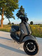 Vespa sprint 50 cc nano grey (2022) iget euro5, Fietsen en Brommers, Ophalen, Zo goed als nieuw, Vespa S