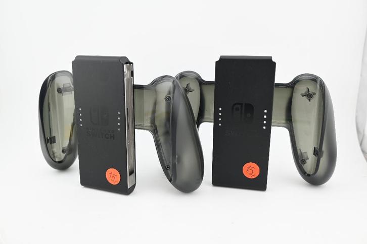 Nintendo Switch Joy Con charge grip, Spelcomputers en Games, Games | Nintendo Switch, Zo goed als nieuw, 1 speler, Vanaf 3 jaar