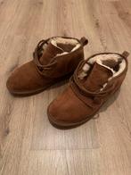 Originele UGG Neumel veterschoenen suede, Ophalen of Verzenden, Zo goed als nieuw, Bruin