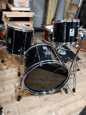 Sonor Force 2000 22-12-16-14x6,5 snare + tomstand beschikbaar voor biedingen