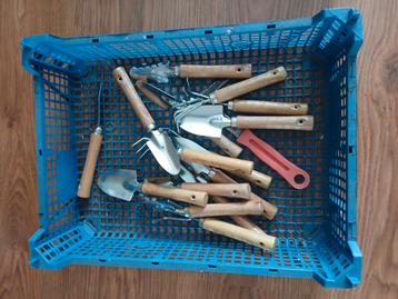 Klein tuingereedschap beschikbaar voor biedingen