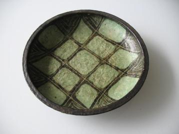 Vintage Keramiek Bord Jan van Stolk met groene vlakken beschikbaar voor biedingen