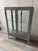 Nette grijze ikea vitrinekast Fabrikor, Huis en Inrichting, Ophalen, Met deur(en), 100 tot 150 cm, 50 tot 100 cm