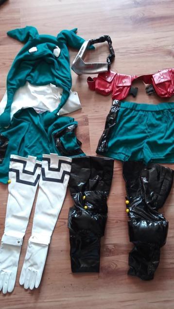 Cosplays + wigs beschikbaar voor biedingen
