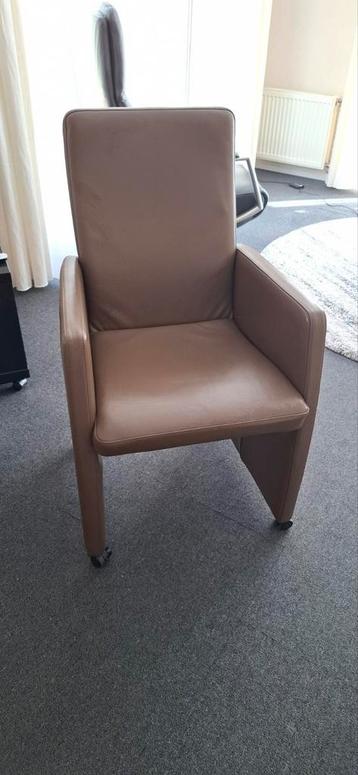 3 eetkamer stoelen beschikbaar voor biedingen