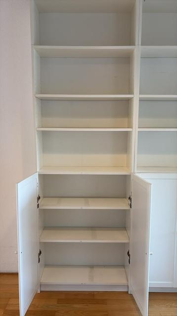 2 Witte Boekenkasten met Deuren, ophalen in sept