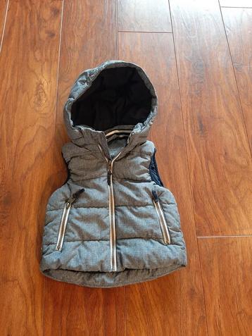 Stoere jongens bodywarmer mt. 98 beschikbaar voor biedingen