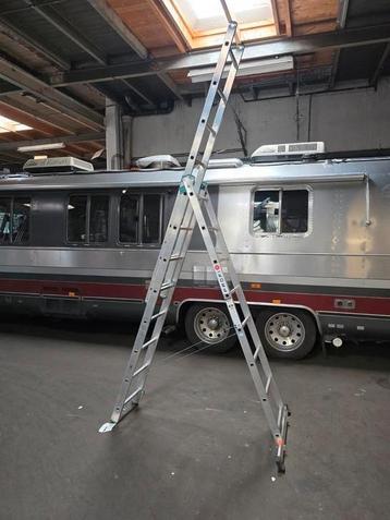 Reform Vouwladder 3x8 Treden – Professioneel - In nieuwstaat beschikbaar voor biedingen