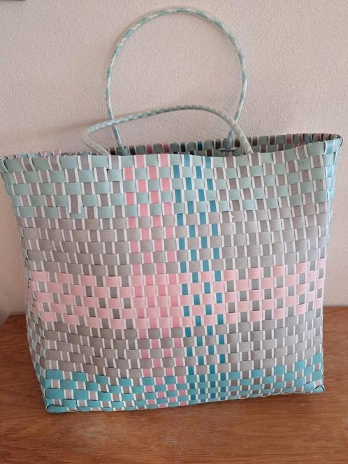Mooi gevlochten strandtas., Sieraden, Tassen en Uiterlijk, Tassen | Damestassen, Zo goed als nieuw, Overige typen, Overige kleuren