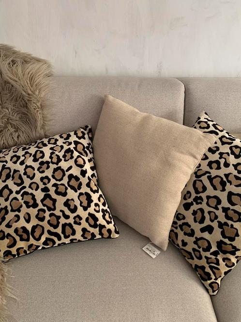 KUSSENS PANTER KUSSENTJES FLUWEEL BEIGE KUSSEN NU € 49,00, Huis en Inrichting, Woonaccessoires | Kussens, Nieuw, Rond, Ophalen of Verzenden