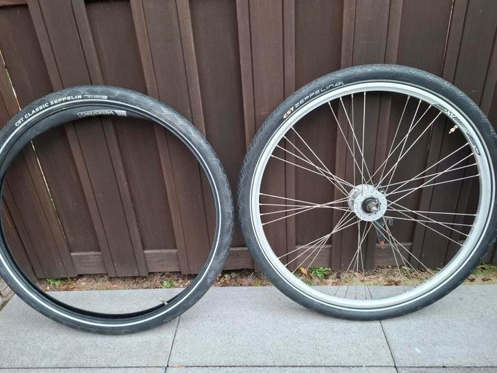 Fiets Buiten+binnen banden- CST Zeppelin met voorwiel, Fietsen en Brommers, Fietsonderdelen, Gebruikt, Algemeen, Band, Ophalen of Verzenden