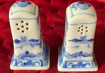 Twee blauwe Chinese porseleinen peper en zout stel ca. 1920 beschikbaar voor biedingen