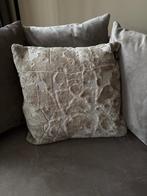 By-Boo beige velvet sierkussen hoes (zonder kussen), Huis en Inrichting, Woonaccessoires | Kussens, Ophalen, Zo goed als nieuw